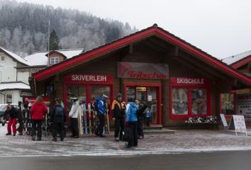 Ski- und Snowboardverleih Die GDL-Jugend hat beim Ski und Snowboardverleih Tritscher wieder kostengünstige Verleihgebühren (5 % auf die übliche Liste) aushandeln können. So könnt Ihr z.b. folgende alpine- bzw.