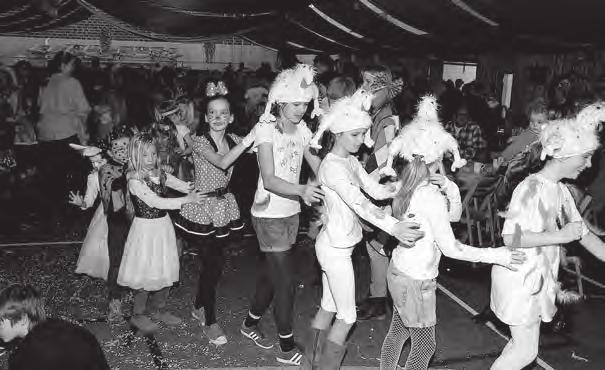 Ob bei der Polonaise, bei den Spielen oder auf der Tanzfläche, die Kinder waren begeistert mit dabei.