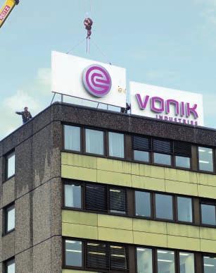 Auf Gebäude 84 hieß es dann: Degussa runter, Evonik Industries rauf. Hat alles geklappt und dennoch wurde manchem melancholisch zumute.