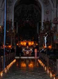 41 Nacht der Lichter in Thürnthenning Am Abend des Christkönigstages, bei zunehmender Dunkelheit, waren alle Pfarrangehörige der Pfarrgemeinde Ottering zur Nacht der Lichter in der Filialkirche St.