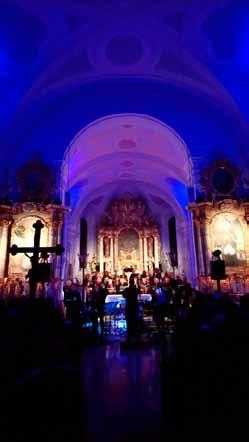 46 Schwungvoll und mit Leidenschaft Gospelkonzert am Dreifaltigkeitsberg Am Abend des ersten Adventssonntag besuchte der Gospelchor St.