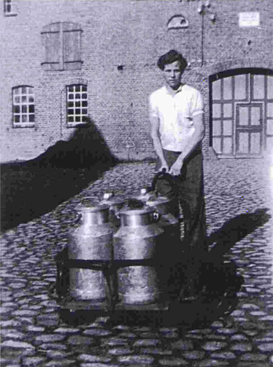 Der Abrechnungszettel der Meierei Bordesholm-Bahnhof weist aus, dass der Landwirt H. Sander aus Brügge im Monat Mai 1905 3181 Liter Vollmilch anlieferte. Der Liter Milch wurde mit 8 Pfennig vergütet.
