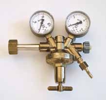 K & F Druckminderer für verdichtete, verflüssigte oder unter Druck gelöste Gase Druckminderer R 0 Einstufige Bauart für alle Gase, außer Acetylen und Propan.