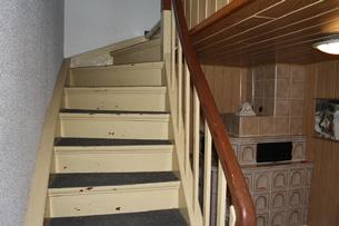 Treppe zum 1.OG Wohnzimmer 1.OG Dachboden Teilkeller mit Tonnengewölbe Im 2.