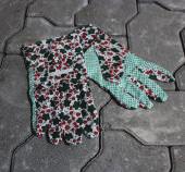 Artikelnr. Artikelbezeichnung Materialangaben & Größe Netto MwSt. Gesamt Z12641 Baumwoll-Handschuh mit Strickbund, schwere Ausführung, 2,52 0,48 3,00 unisex Größe 10 Artikelnr.