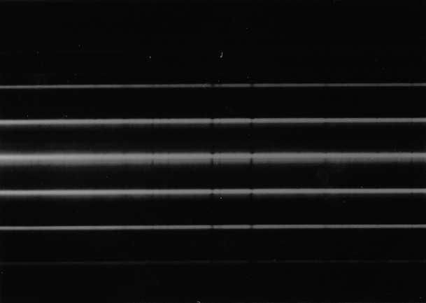 8 4 AUSWERTUNG Abbildung 2: Beugungsbild (f = 6,5 MHz; Belichtungszeit 1,5 s) in diesem Fall 1-2 Sekunden betrug.