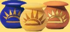Keramikurnen Die handwerklich gefertigten pilzförmigen Urnen fassen 0,25 l, 0,5 l oder 1,0 l, sind in drei Farben - Kobaltblau (glasiert), Natur und Terracotta - lieferbar und werden vom Symbol der