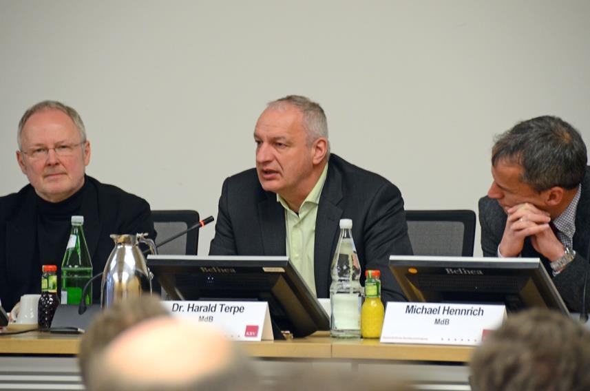 (03/2015) Minister Hermann Gröhe bei KBV Versorgungsmesse 2014 ( Lopata/axentis) Workshop I Qualität 2030 Berlin (07/2015) Workshop II