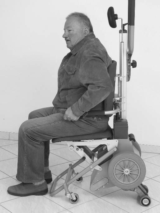 Rückenteil des Rollstuhls (auch Sportrollstühle), ohne jegliche Adaptierungen und komplett mit den Rädern auf der Treppe zu transportieren.