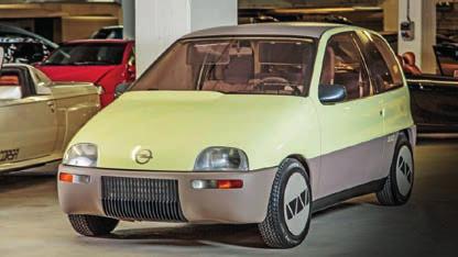 Doch tatsächlich hat Opel bereits 1983 mit der Entwicklung begonnen, die schließlich zum erfolgreichen Adam führen sollte. Vor allem der Innenraum überraschte mit verblüffenden Einfällen.