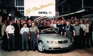 Die Wechselintervalle sollten unbedingt eingehalten werden, da bei einem Zahnriemenriss ein kapitaler Motorschaden entsteht. Der 50millionste Opel, ein Omega, läuft am 02.12.