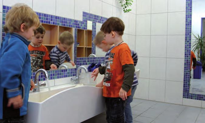 9. Auflage, 7-2016 Was für uns Erwachsene selbstverständlich ist, stellt Kinder oft vor Hindernisse. Sich im Spiegel sehen, mühelos die Waschtischarmatur erreichen, einfach wieder vom WC aufstehen.