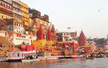 Links: Bootsfahrt in der Heiligen Stadt Varanasi Rechts: Elefanten füttern in Südindien Gottes erfahrung dargestellt wird. Flug nach Varanasi.