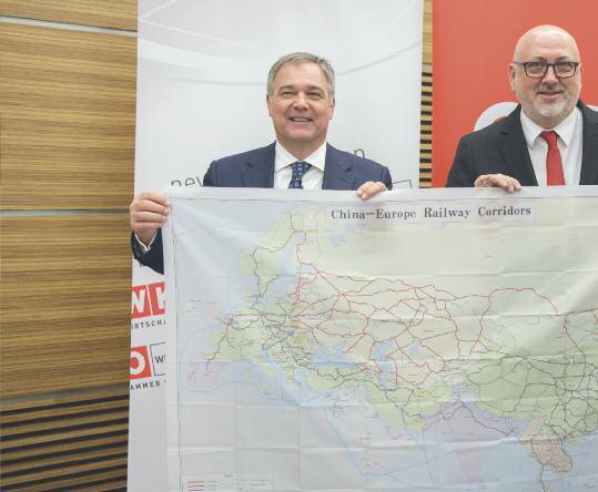 Walter Ruck (li), Präsident der WK Wien, und Andreas Matthä, ÖBB-Generaldirektor, fordern die Politik auf, dass sie den Bau der Breitspur-Bahn nach Wien unterstützt.