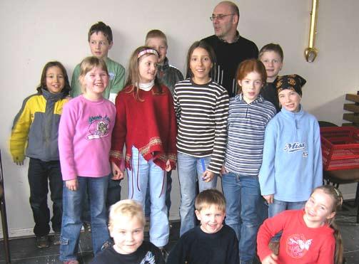 Der neue Kinderchor So! Da sind wir! Seit Oktober 2006 treffen sich inzwischen 18 Kinder aus Thomasberg und Heisterbacherrott regelmäßig, um gemeinsam zu singen.