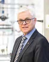 Prof. Dr. Dr. h.c. Detlef Zühlke Initiator und Vorstandsvorsitzender SmartFactory KL Wissenschaftlicher Direktor Innovative Fabriksysteme (IFS), DFKI M zuehlke@smartfactory.