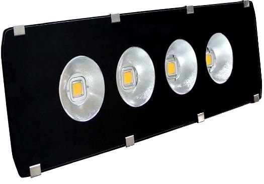 IP65: Unser komplettes LED-Fluter-Sortiment ist sowohl für den Einsatz in Innenräumen als auch im Außenbereich bestens geeignet.