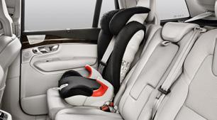 Der Volvo Kindersitz besteht aus einer Einheit aus Gurtkissen und Rückenlehne und wird auf konventionelle Weise mit dem Sicherheitsgurt des Fahrzeugs befestigt.