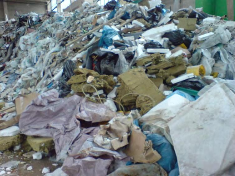 Abfallerzeuger Definition KrwG: Erzeuger von Abfällen im Sinne dieses Gesetzes ist jede natürliche oder juristische Person, 1. durch deren Tätigkeit Abfälle anfallen (Ersterzeuger) oder 2.