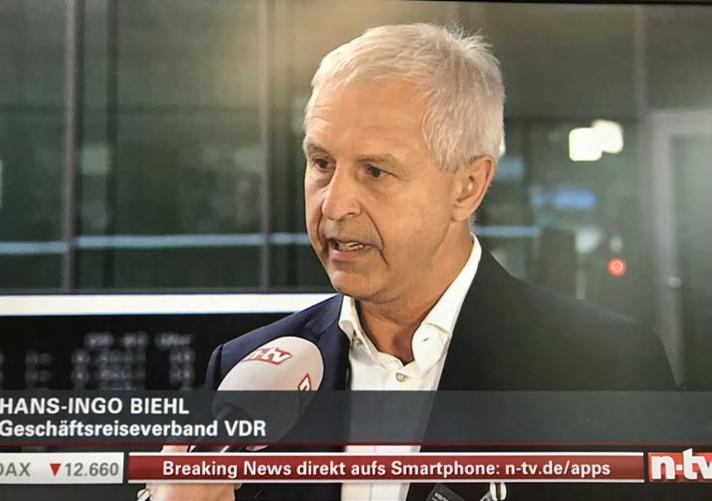 Präsident Dirk Gerdom kommentiert die Vorab-Ergebnisse der VDR-Geschäftsreiseanalyse am RTL- Mikrofon.