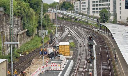 Abkopplung Wuppertals vom Schienennetz in den sechseinhalbwöchigen Sommerferien sind erhebliche Verbesserungen des Schienenersatzverkehrs dringend erforderlich und dieser ist nicht ausschließlich an