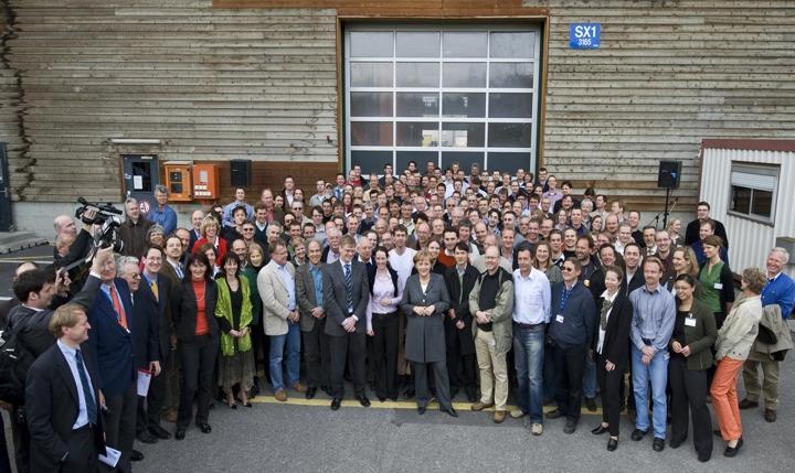 Das CERN 6500 Gastwissenschaftler von 500 Univeristäten Etwa 80 Nationen