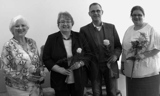 RÜCKBLICK Für ihre jahrelange Mitgliedschaft in der Frauenhilfe wurden sechs Mitglieder geehrt. Frau Helmi Klein ist seit 55 Jahren in der Frauenhilfe.