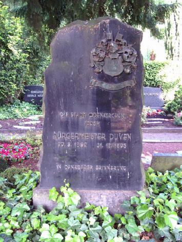 Grabmal Wilhelm Duven er war Bürgermeister in Odenkirchen von 1862 1895. Nach ihm wurde die Duvenstraße benannt.