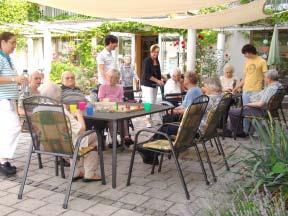 Bericht aus Wallenfels Der Erlös des Altenheimfestes 2009 in Höhe von 1330,09 wurde für die Anschaffung neuer Gartenmöbel verwendet, so dass die Bewohner des Altenund Pflegeheimes St.