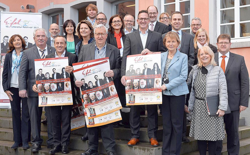 von links) und Kulturminister Prof. Dr. Konrad Wolf (3. von links) auf viele spannende Lesungen. Foto: Eifel-Litertatur-Festival.