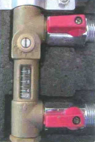 3.2 Austestung: Vor dem Betrieb muss der Nutzer die Entlüftungsschraube auf der Oberfläche der Pumpe entfernen und eine flache Klinge des Schraubendrehers verwenden, um die Motorwelle vor