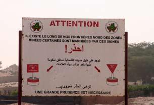 Dezemberrallye 2012 Dust and Diesel AEPN Durchs Niemansland nach Nouadhibou Außerdem besteht hohe Entführungsgefahr, daher stehen wir ab der Grenze unter permanentem Polizei- oder Militärschutz.
