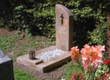 Die Grabnutzungsgebühren richten sich nach der gültigen Gebührensatzung des Marktes Oberstdorf für Einzelgräber, denn auch Erdbestattungen sind in dieser Grab art möglich.