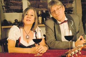 00 Uhr präsentieren die Schauspieler und Kabarettisten Barbara Scheck und Peter Tiefenbrunner das Programm Jaja, der Wein ist gut eine Spätlese.