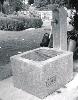Wir haben eine neue Wasserstelle auf dem Großpostwitzer Friedhof. Unser Kirchgemeindehaus hat seit dem 21.09. einen Namen: Michael-Frentzel-Haus Sonntag, 5.10. Kirchweihfest 9.