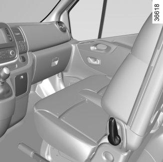 VORDERSITZE (2/2) 6 Um den mittleren Beifahrersitz wieder aufzurichten Achten Sie darauf, dass keine Gegenstände die Handhabung des Sitzes behindern.