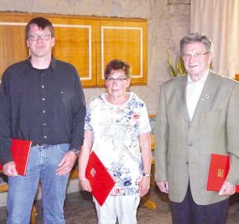 SPD ehrte Mitglieder Anlässlich der Jahreshauptversammlung des Ortsvereins der SPD Ausbach wurden (von rechts) Heinrich Fischer für 50 Jahre, Käte Göttlich für 40 Jahre und Matthias Claus für 25