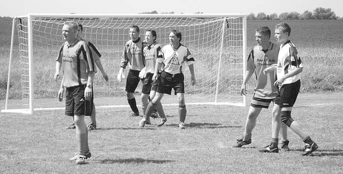 Sieben Mannschaften kämpften um den Sieg Zierzow. Am 31. Juli luden die Jugendlichen der Gemeinde Zierzow zum 4. Fußballturnier ein.