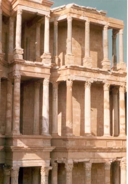 Säulen und Etagen des