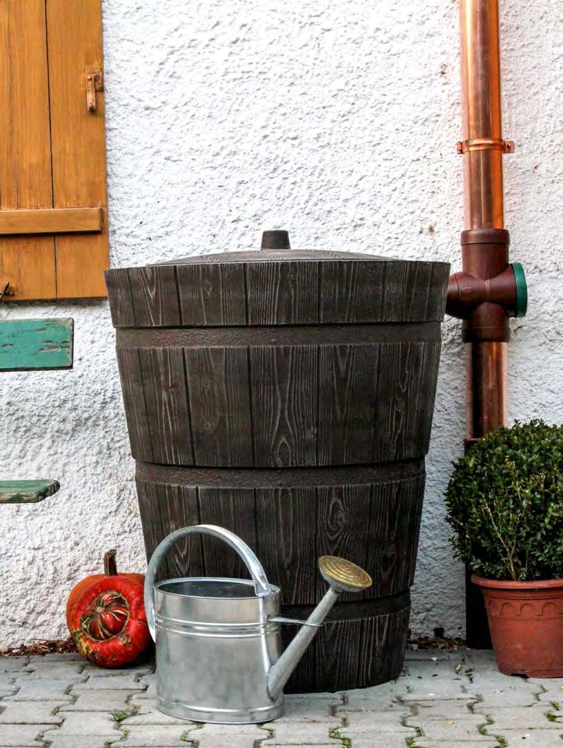 rustikal, traditionell Regenspeicher werden ohne Wasserhahn