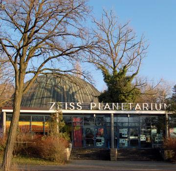 14 Stiftung Planetarium Berlin Kinder- und Familienprogramm Kalender 15 PLANETARIUM AM INSULANER WILHELM-FOERSTER-STERNWARTE Munsterdamm 90, 12169 Berlin Tel +49 30 790093-0 Fax -12