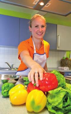 Nachdem die gebürtige Thüringerin eine Lehre zur Diätassistentin in Hoyerswerda erfolgreich absolvierte, bewirbt sie sich 2008 bei Reha Vita als Azubi zur Kauffrau im Gesundheitswesen.