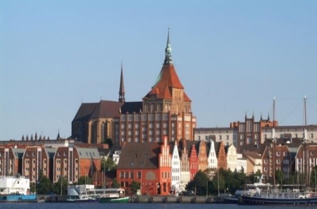 Das Rostocker Stadtbild ist geprägt von der traditionellen Backsteingotik der Hansezeit.