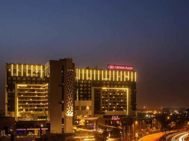 00 Diese Messehotels habe ich für Sie ausgesucht: Crowne Plaza Greater Noida ***** Ca.