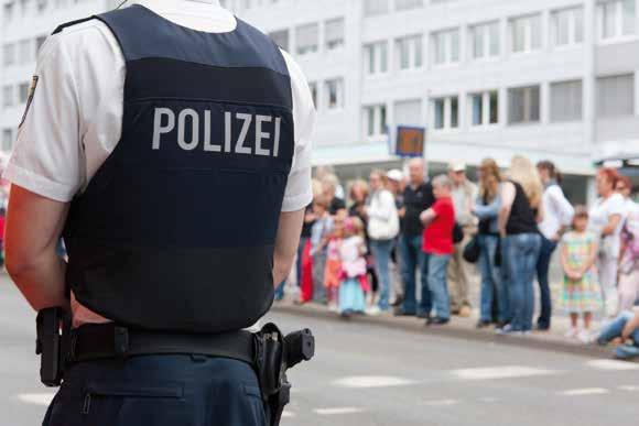 REGELN FÜR DIE POLIZEI Eine Arbeitsgruppe des Menschenrechtsbeirates hat für polizeiliche Großlagen Regeln für die Polizei erstellt.