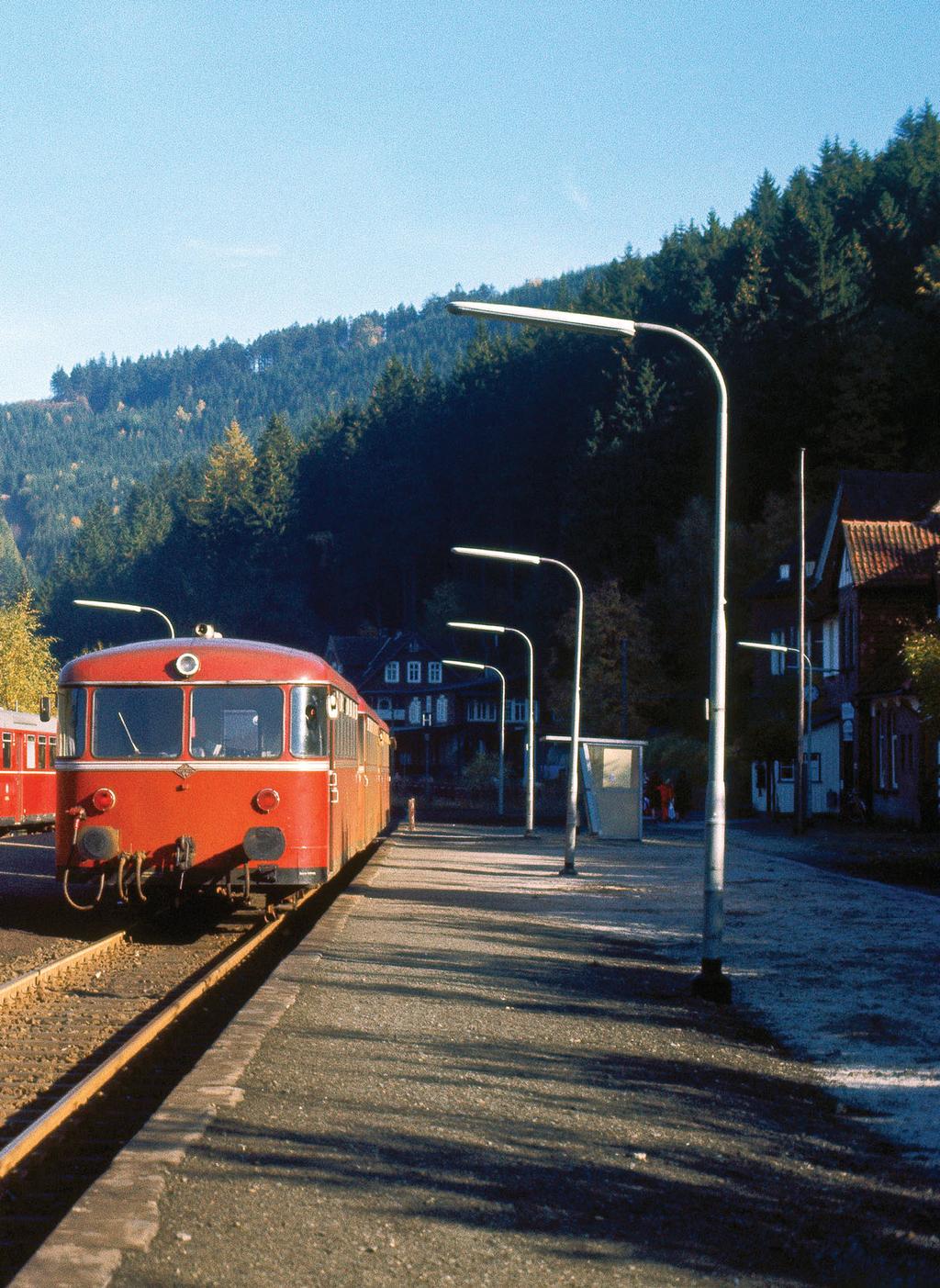 DER LETZTE ALTWEIBERSOMMER Der letzte Winterfahrplan 1975/76 auf der Harzbahn begann mit prächtigem Herbstwetter: Am 25.