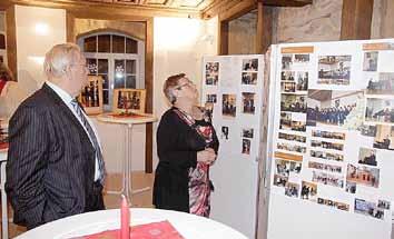 Heidelore Rathgen gestaltete Ausstellung zur 20-jährigen Geschichte der Internationalen