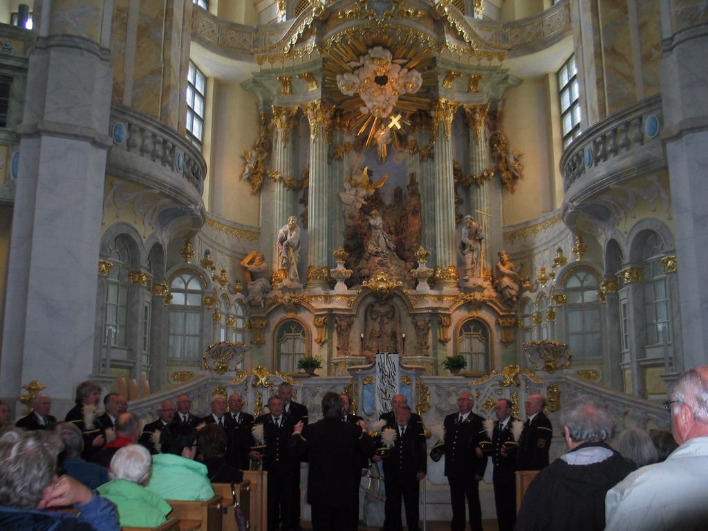 In der Frauenkirche in Dresden gab der Knappenchor seine