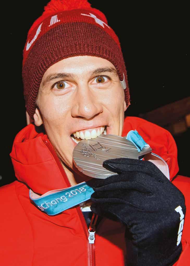 GUTEN APPETIT Wie wohl die Medaille schmeckt? Ramon Zenhäusern holte im Slalom sensationell Silber.