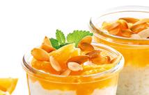 Vanilla-Pudding mit Amarenakirschen & Florentiner-Crunch